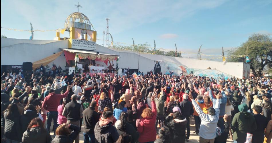 Con una multitudinaria ceremonia en la Villa se honroacute al Sentildeor de los Milagros de Mailiacuten