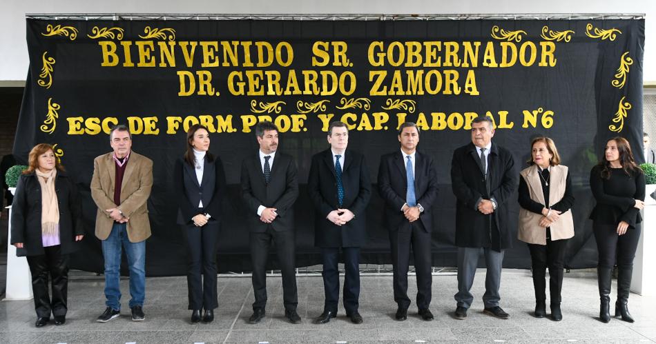 Zamora entregoacute viviendas e inauguroacute obras en el Hospital y el edificio de una escuela en Suncho Corral