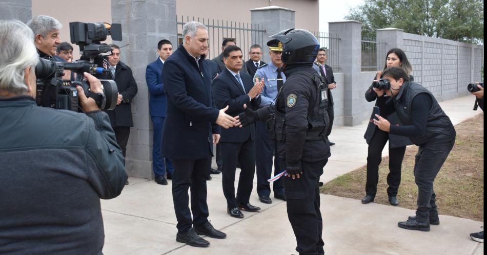 Inauguraron un moderno edificio policial en el Bordm Villa del Carmen- brindaraacute ayuda en la zona oeste