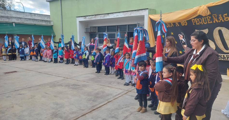 El jardiacuten de infantes Pequentildeas Ardillitas festejoacute sus Bodas de Oro