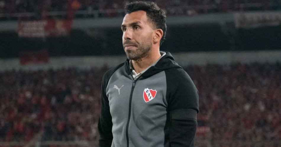 Carlos Tevez presentoacute su renuncia como entrenador de Independiente