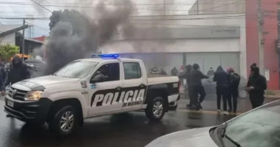 Conflicto- la Policiacutea de Misiones pide aumento mayor al 100-en-porciento- en sueldos