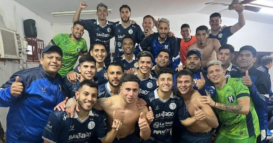 Sarmiento estaacute para cosas serias- vencioacute 1 a 0 a Boca Unidos y es liacuteder total