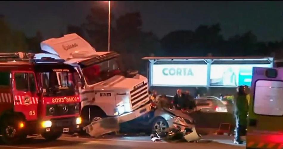 Tragedia- al menos tres muertos al desprenderse el contenedor de un camioacuten