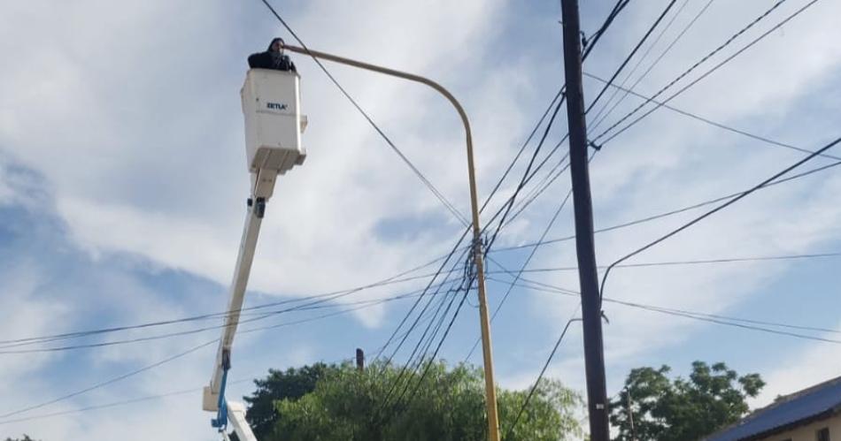 La reconversioacuten lumiacutenica comenzoacute en Antenor Aacutelvarez