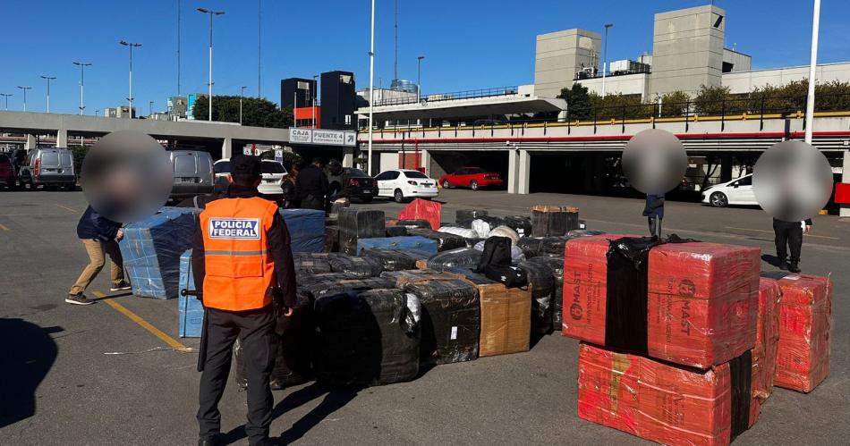 La Policiacutea Federal secuestroacute un cargamento millonario de mercaderiacutea de contrabando