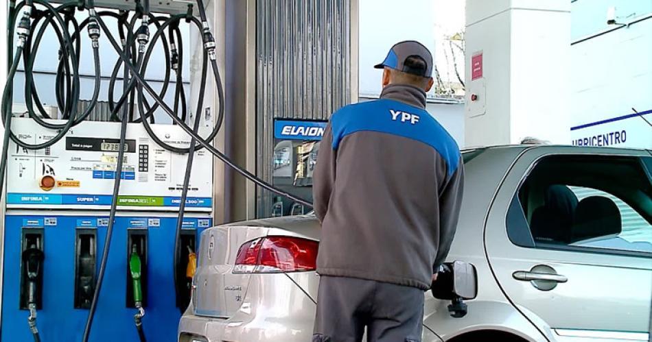 La venta de combustibles en abril fue la maacutes baja en 34 meses cayoacute 137-en-porciento-