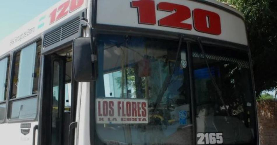 Colectivos- se suspendioacute la medida de fuerza y el servicio es normal