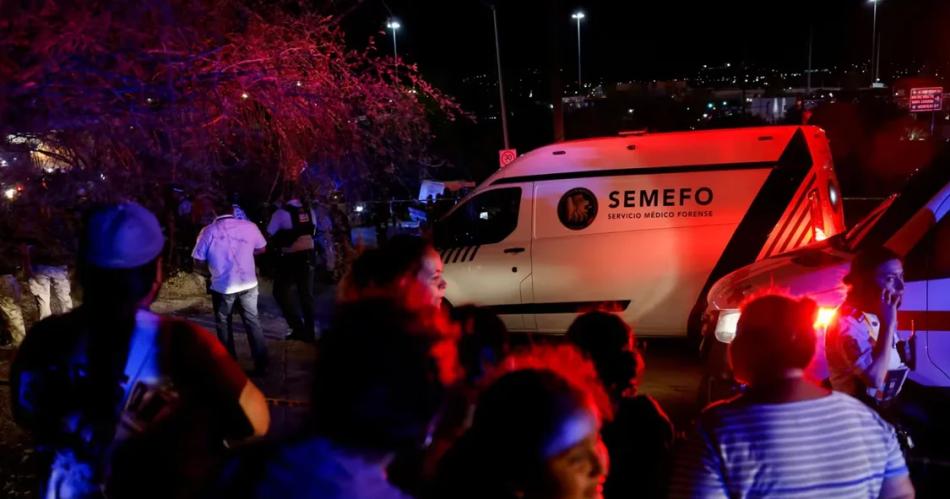 IMPACTANTE VIDEO  Derrumbe en acto poliacutetico deja al menos 9 muertos