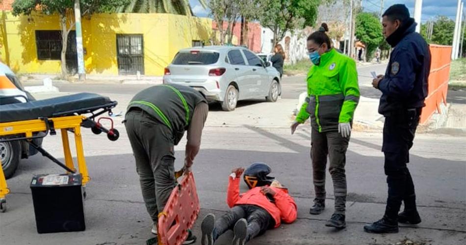 Fuerte choque en Avenida Aguirre dejoacute un cadete herido