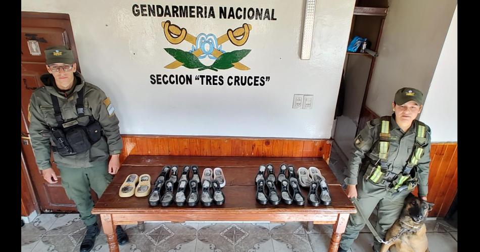 Escondiacutea cocaiacutena en suelas de zapatillas y fue descubierto