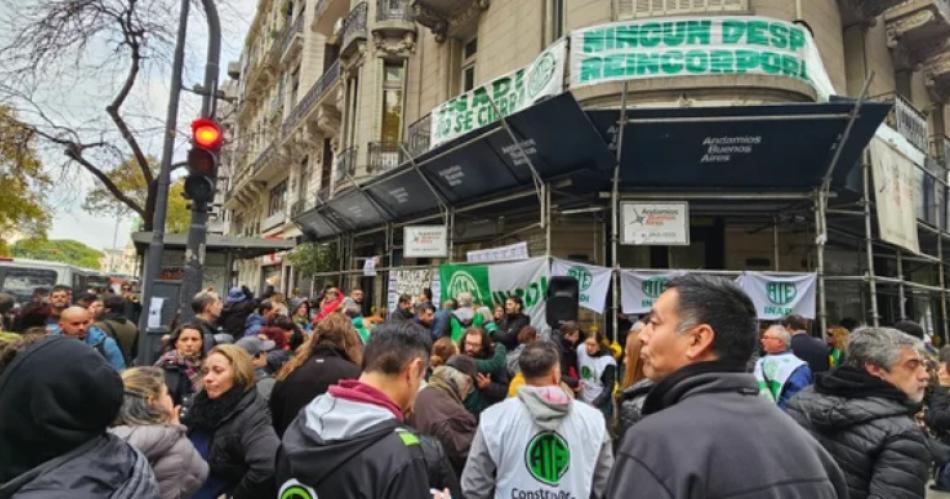 Empleados del INADI convocan a una marcha en rechazo a los maacutes de 160 despidos