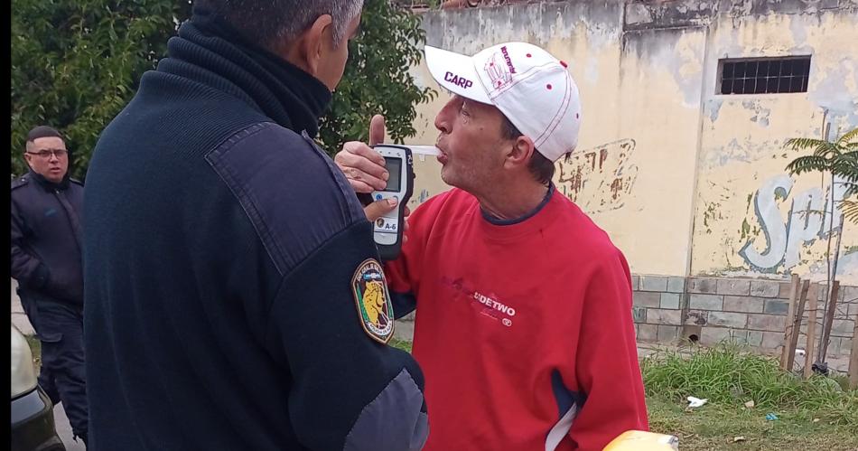 Ingresoacute a un motel con dos chicas y ocultoacute la patente