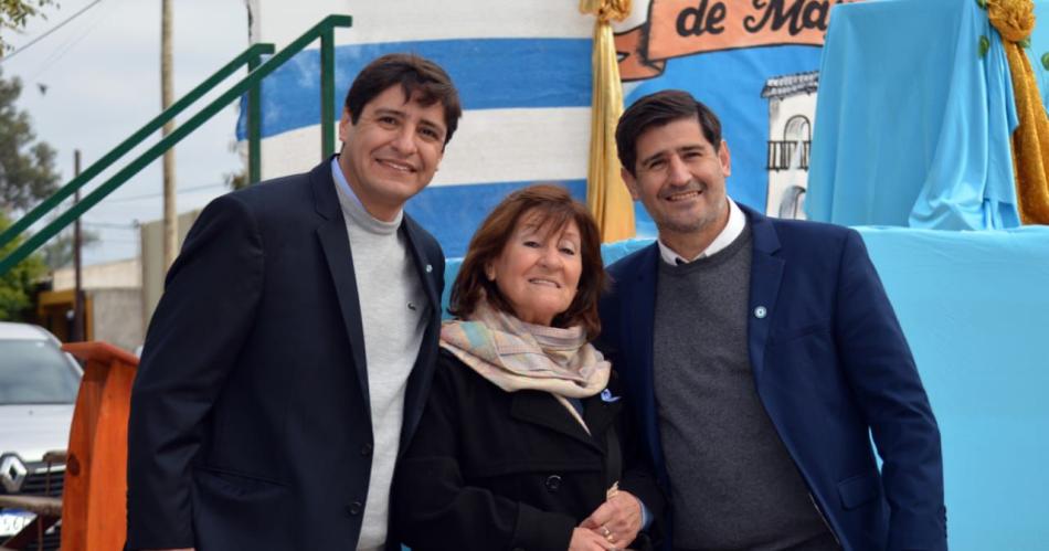 El Dr Marcelo Bernasconi su madre y su hermano el CPN Fernando Bernasconi intendente de Sumampa