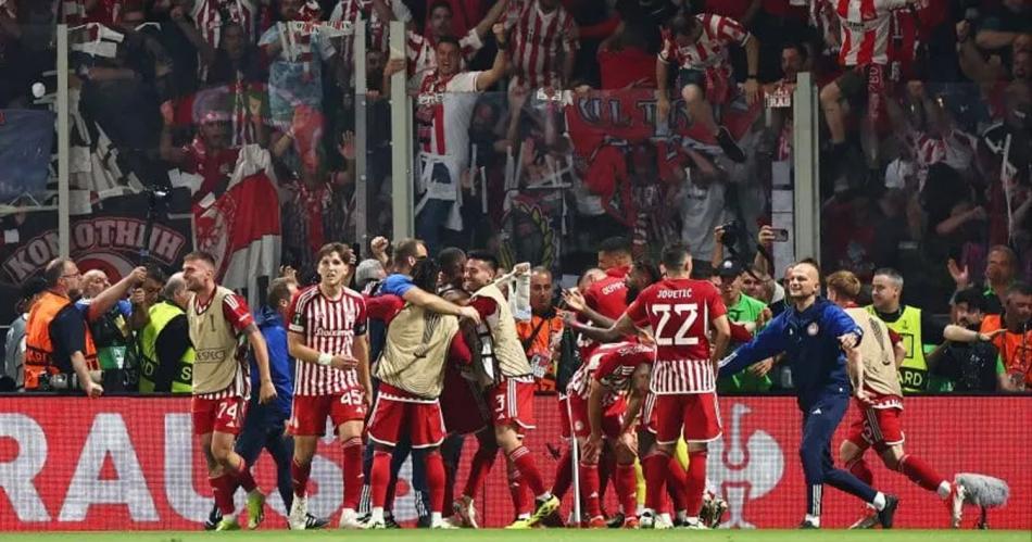 Olympiacos vencioacute a Fiorentina y es el campeoacuten de la Conference League