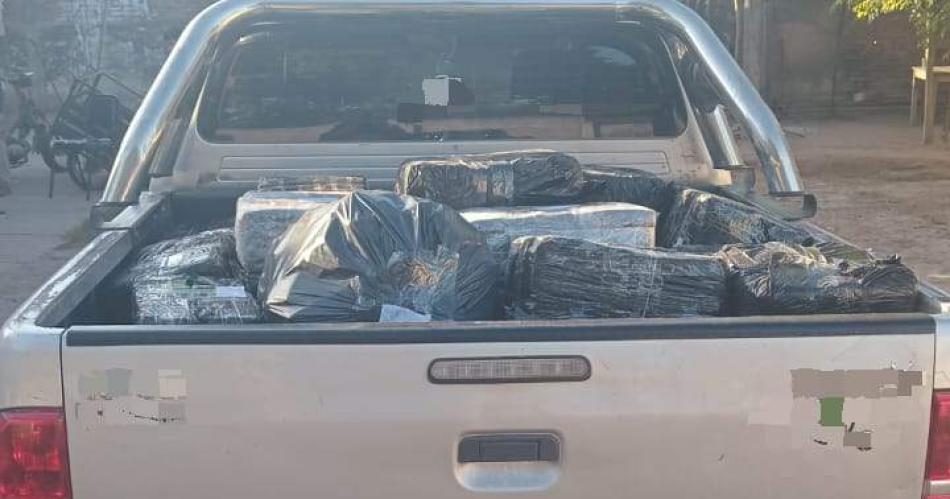 Interceptan a jujentildeos y un mendocino con maacutes de 300 kilos de hojas de coca