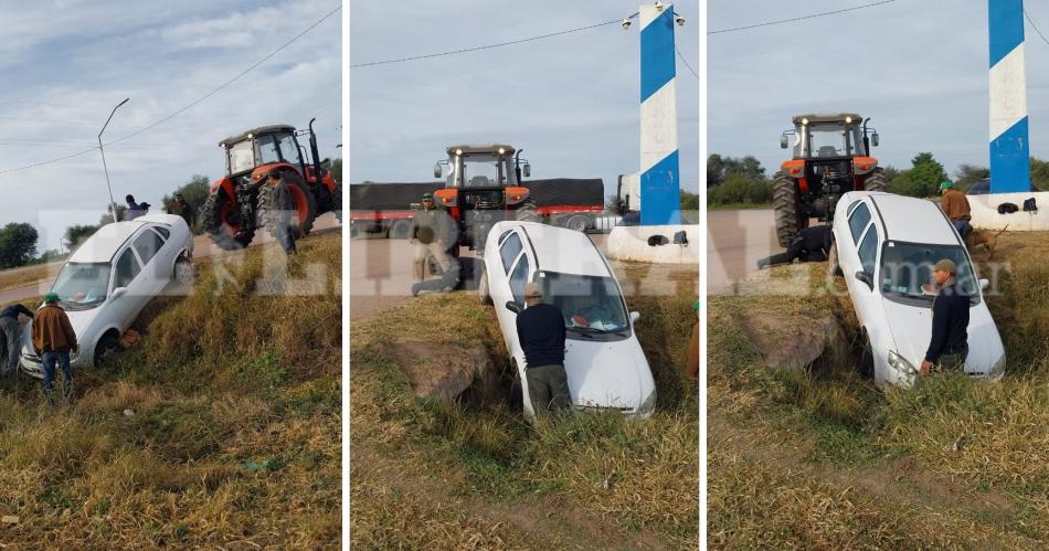 Susto en Ruta 16- perdioacute el control de su auto y terminoacute cayendo a un canal