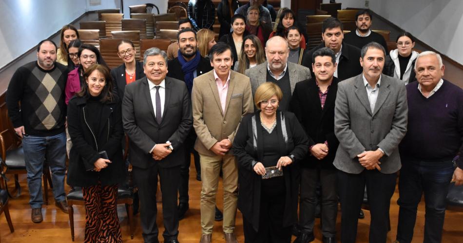 La Secretariacutea de Trabajo y la Facultad de Humanidades firmaron convenio para el anaacutelisis del mercado laboral santiaguentildeo 