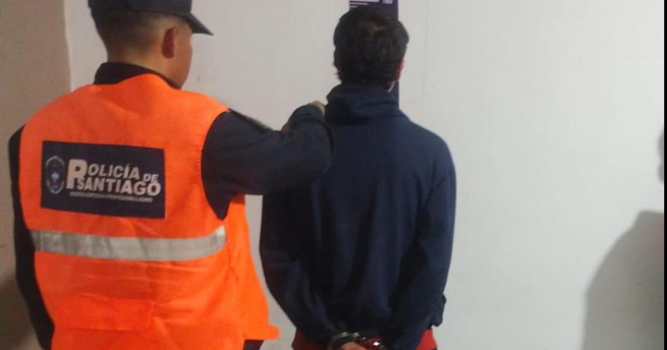 Dos joacutevenes detenidos por cortar cables con un cuchillo de cocina