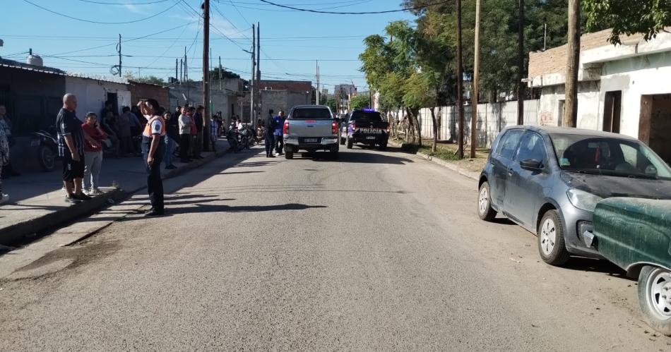 Un joven conductor embistioacute con su camioneta a un nintildeo de 4 antildeos y los vecinos casi lo linchan