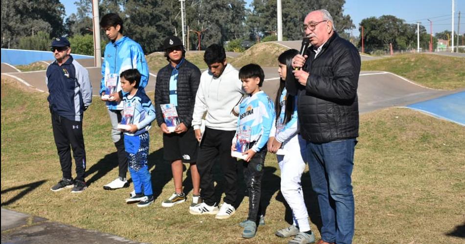 Merecido reconocimiento a los pilotos santiaguentildeos