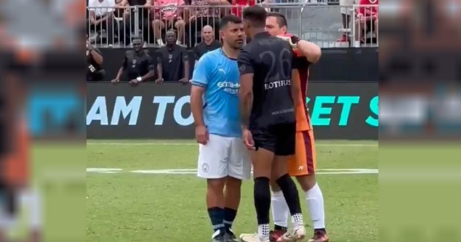 VIDEO- el Kun Aguumlero a los empujones con un rival que le dio un tremendo patadoacuten