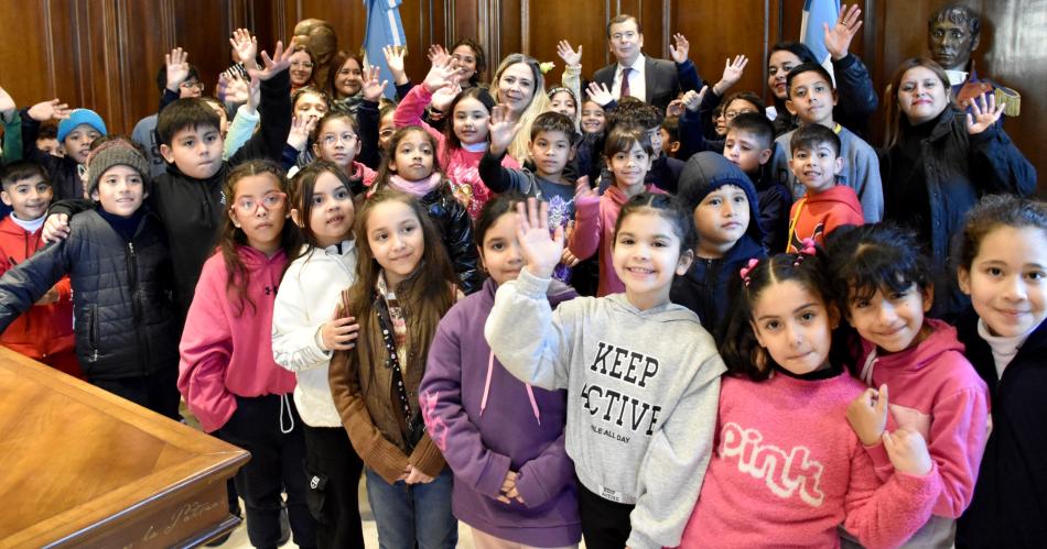 Alumnos del Colegio Espiacuteritu Santo visitaron Casa de Gobierno