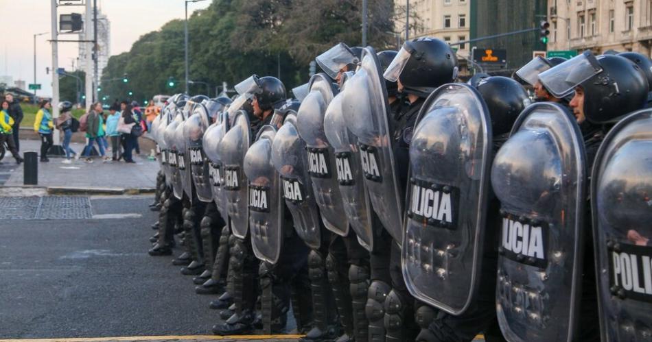 Aplicaraacuten el protocolo antipiquetes por la movilizacioacuten de la CGT contra la Ley Bases