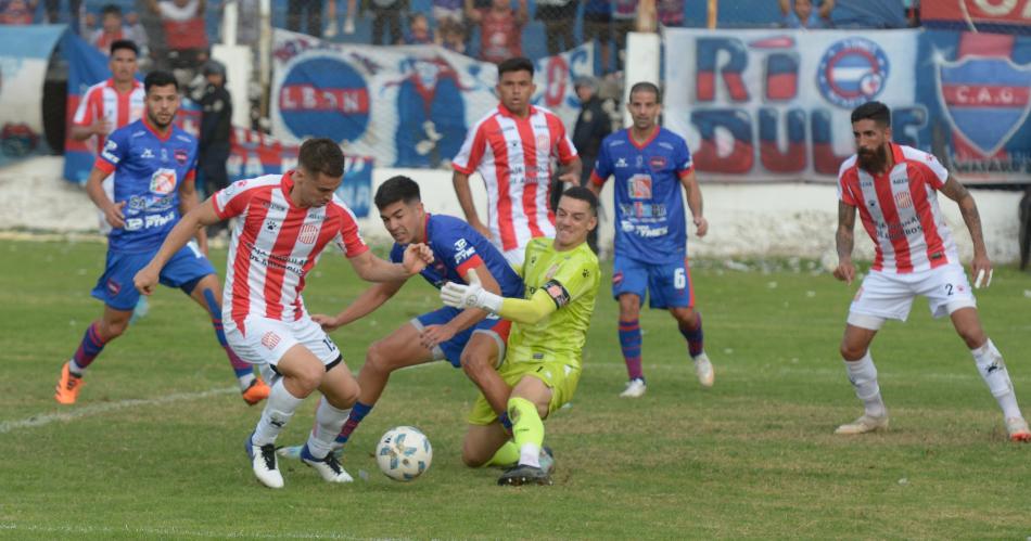 IMPRESIONANTE Darío Sand fue la figura estelar de la tarde en la Isla y evitó una y otra vez la caída de su valla Lleva once fechas sin recibir goles