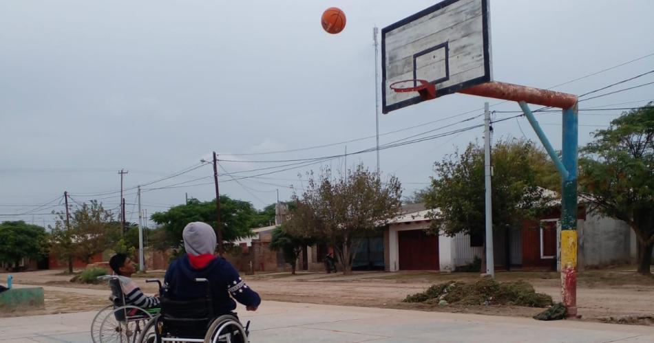 En Antildeatuya dieron comienzo las clases de baacutesquet adaptado