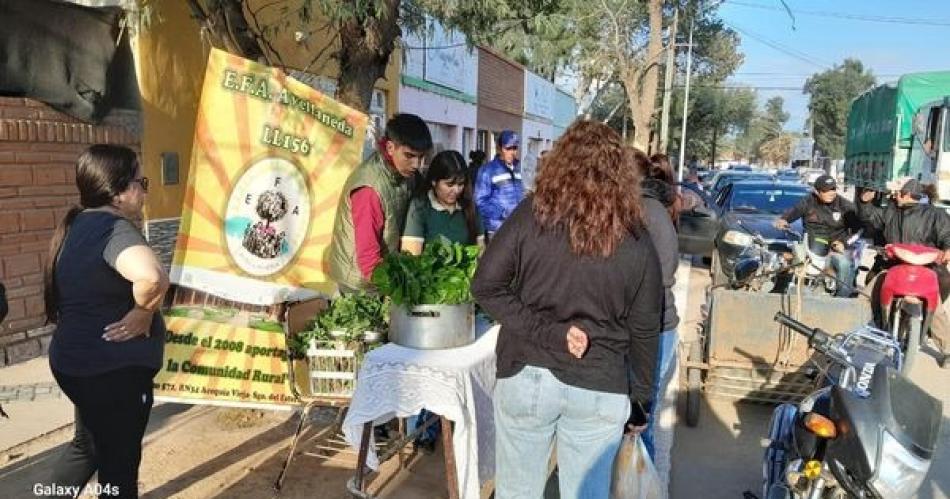 Alumnos de escuela agriacutecola exponen productos regionales