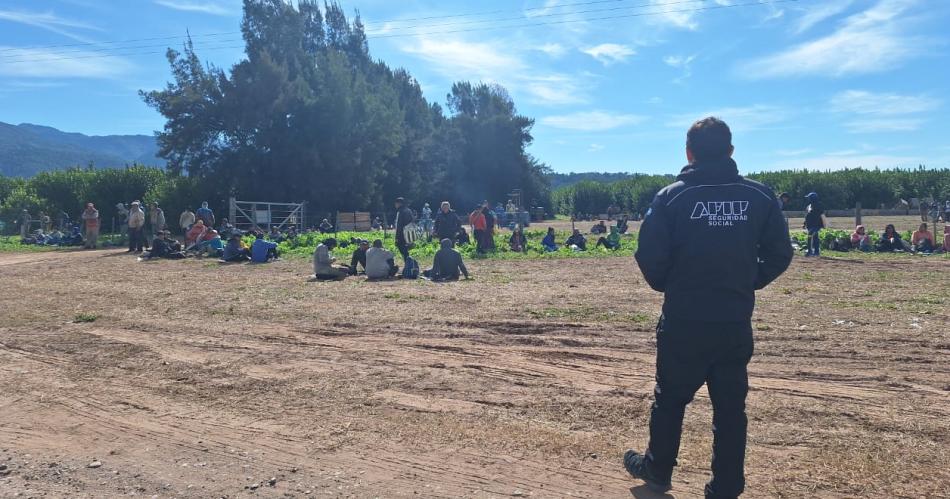 Rescatan a trabajadores bajo condiciones insalubres en campos de ciacutetricos 