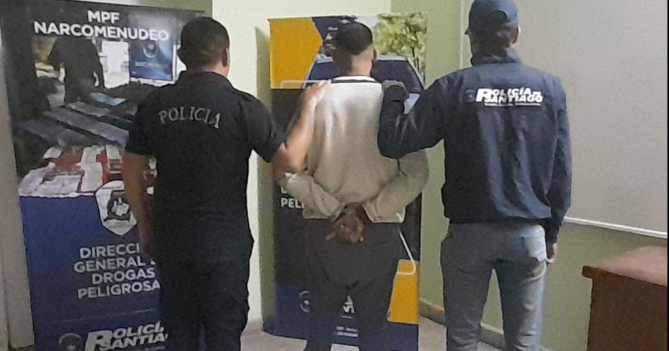Extraditan a un detenido por la policiacutea santiaguentildea con una importante cantidad de droga