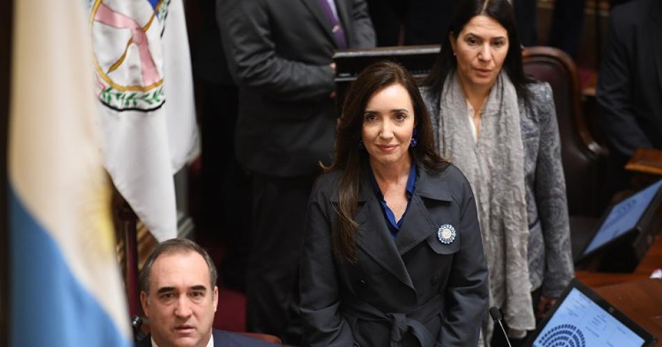 Victoria Villarruel desempatoacute y se aproboacute la Ley de Bases en el Senado