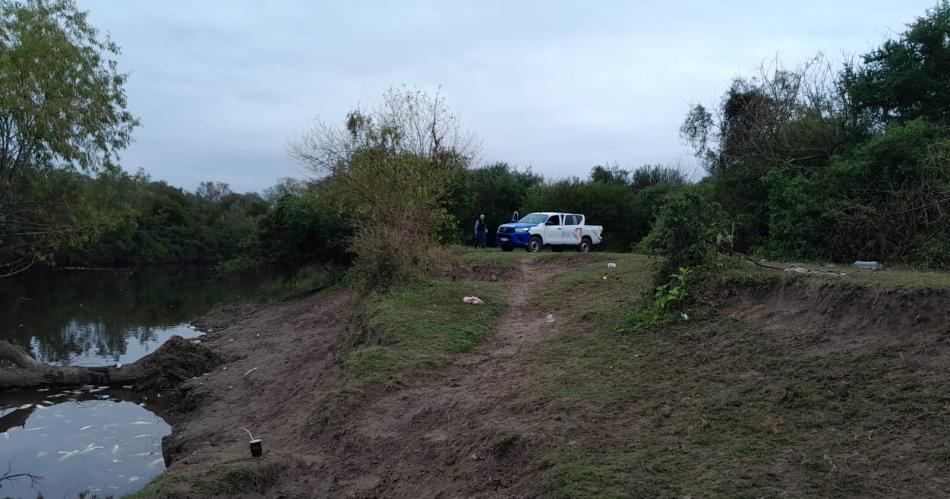 INSPECCIÓN Por tierra y por agua los equipos del Programa de Monitoreo Permanente llegaron al sitio donde se produjo la mortandad de peces