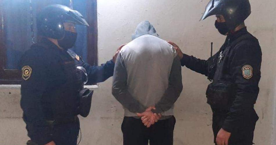 Detienen a gigoloacute que extorsionaba a su ex docente con videos hot