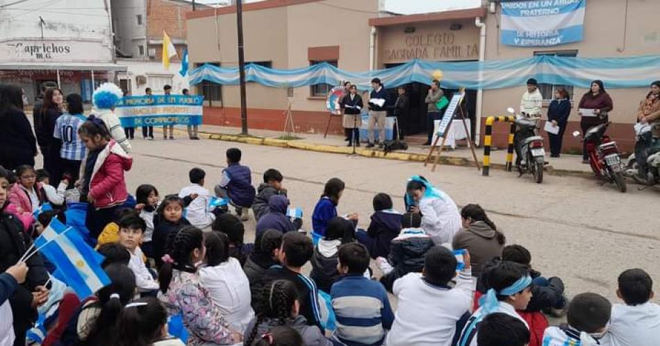 Un banderazo concretoacute la comunidad del Colegio Sagrada Familia