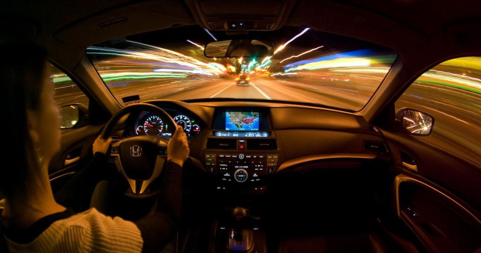 Conduccioacuten nocturna riesgos y precauciones para salir a las rutas