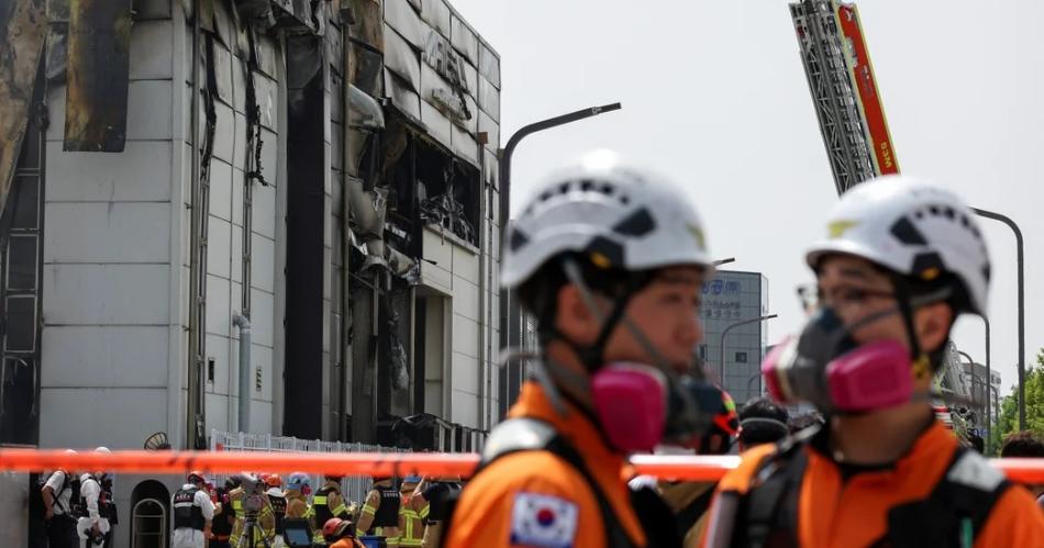 Decena de muertos y otros tantos desaparecidos en incendio de faacutebrica de bateriacuteas en Corea del Sur