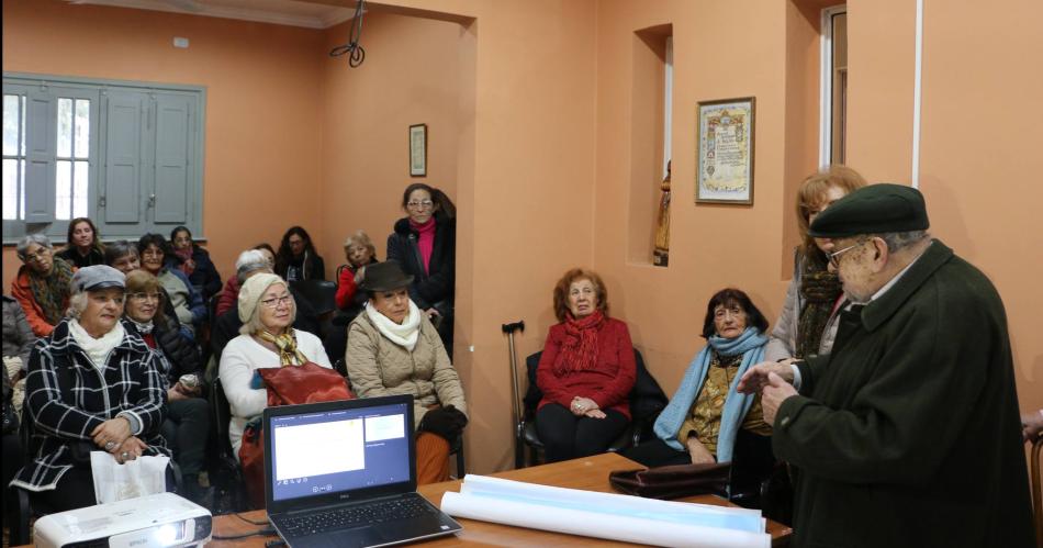 Estudiantes brindan taller de Cuidado del Adulto Mayor