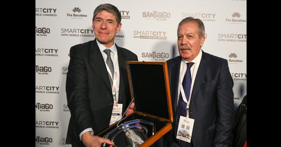 El jefe de Gabinete participoacute de la exposicioacuten de Abal Medina en el Smart City