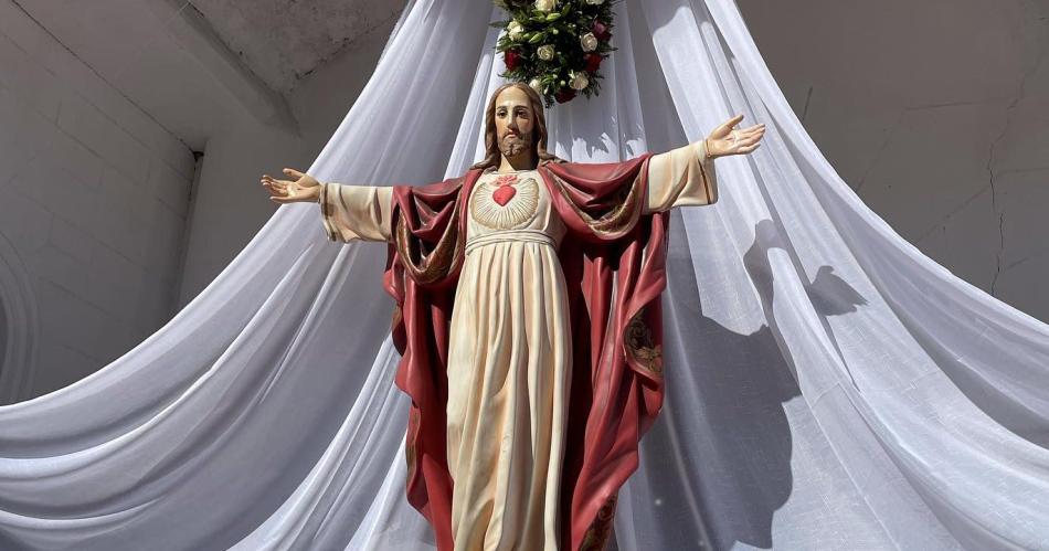 Mons Bokalic presidiraacute los actdel Sagrado Corazoacuten de Jesuacutes