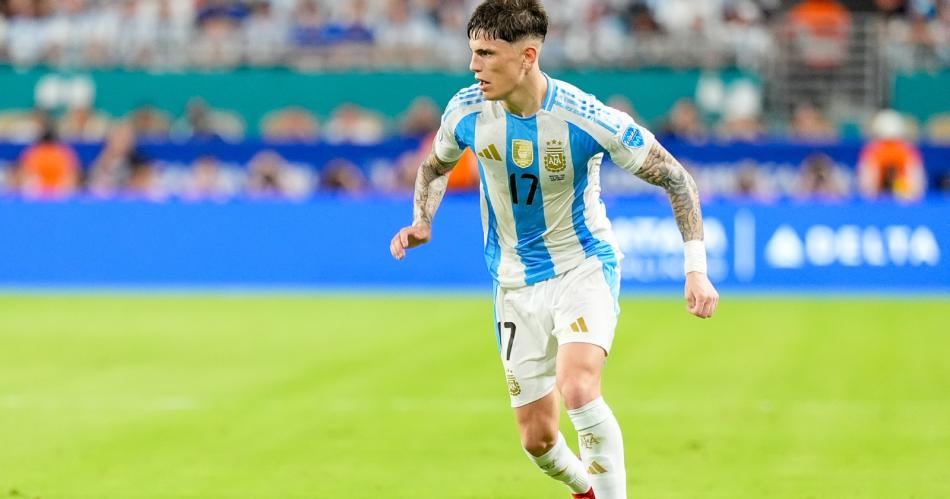 Doblete de Lautaro Martiacutenez para que Argentina clasifique primera en su grupo