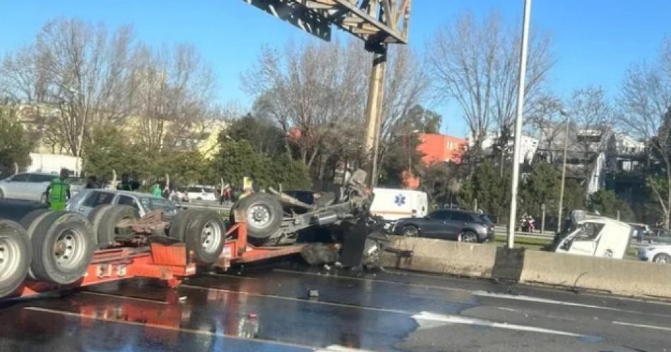 Accidente en la Panamericana (Foto- X @jotaleonetti)