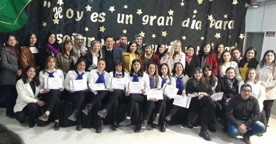 Un emotivo acto de colacioacuten concretoacute el Colegio San Isidro Labrador