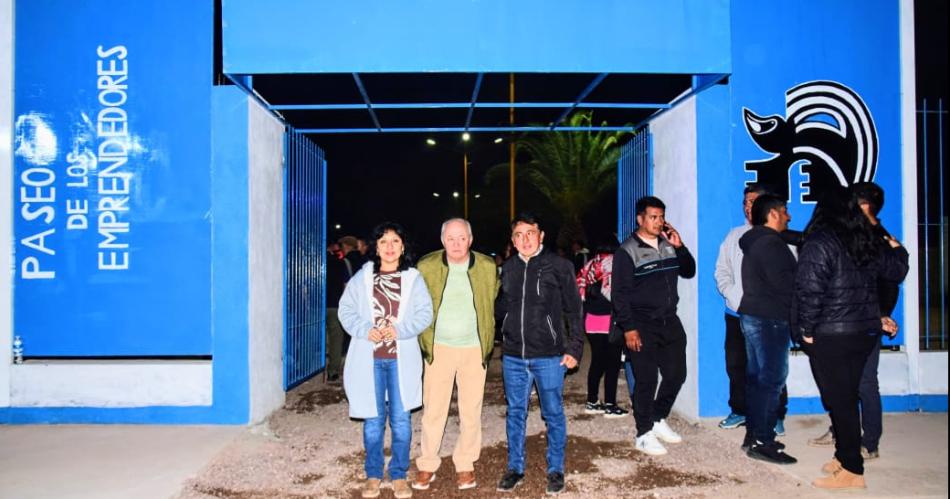 Inauguran el flamante Paseo de los Emprendedores de Antildeatuya