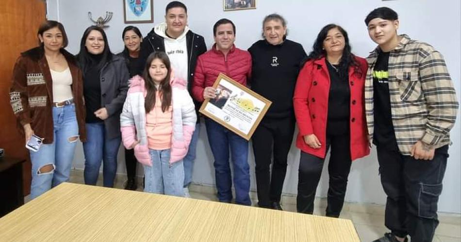 Distinguen a Bonifacio Hoyos por sus 40 antildeos de trayectoria con la muacutesica