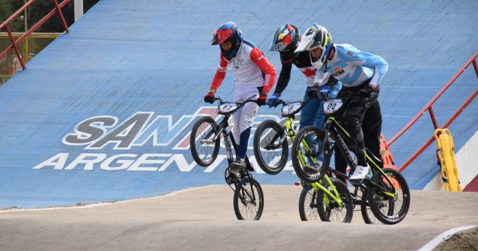 El mejor bicicross del paiacutes pasoacute por Santiago y trajo muchas alegriacuteas locales