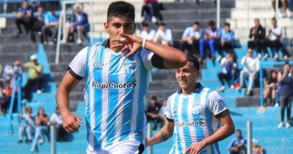 Un santiaguentildeo que juega en Atleacutetico Tucumaacuten ruega para que el club defina su futuro 