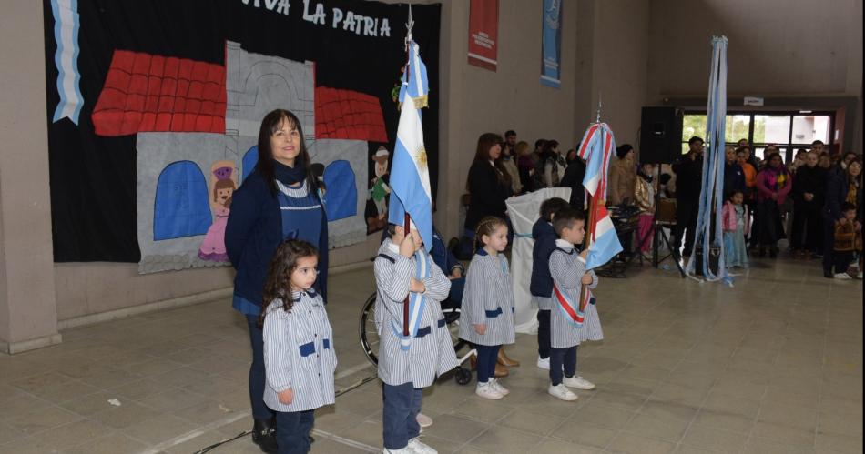 El jardiacuten de infantes Federico Froebel celebroacute el Diacutea de la Independencia